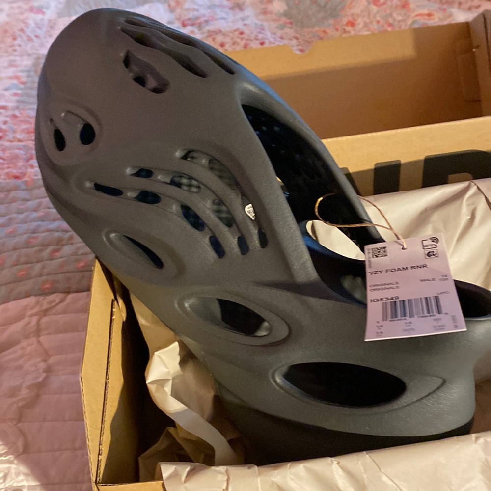 Yeezy Foam Runner Carbon, size 14, new with box